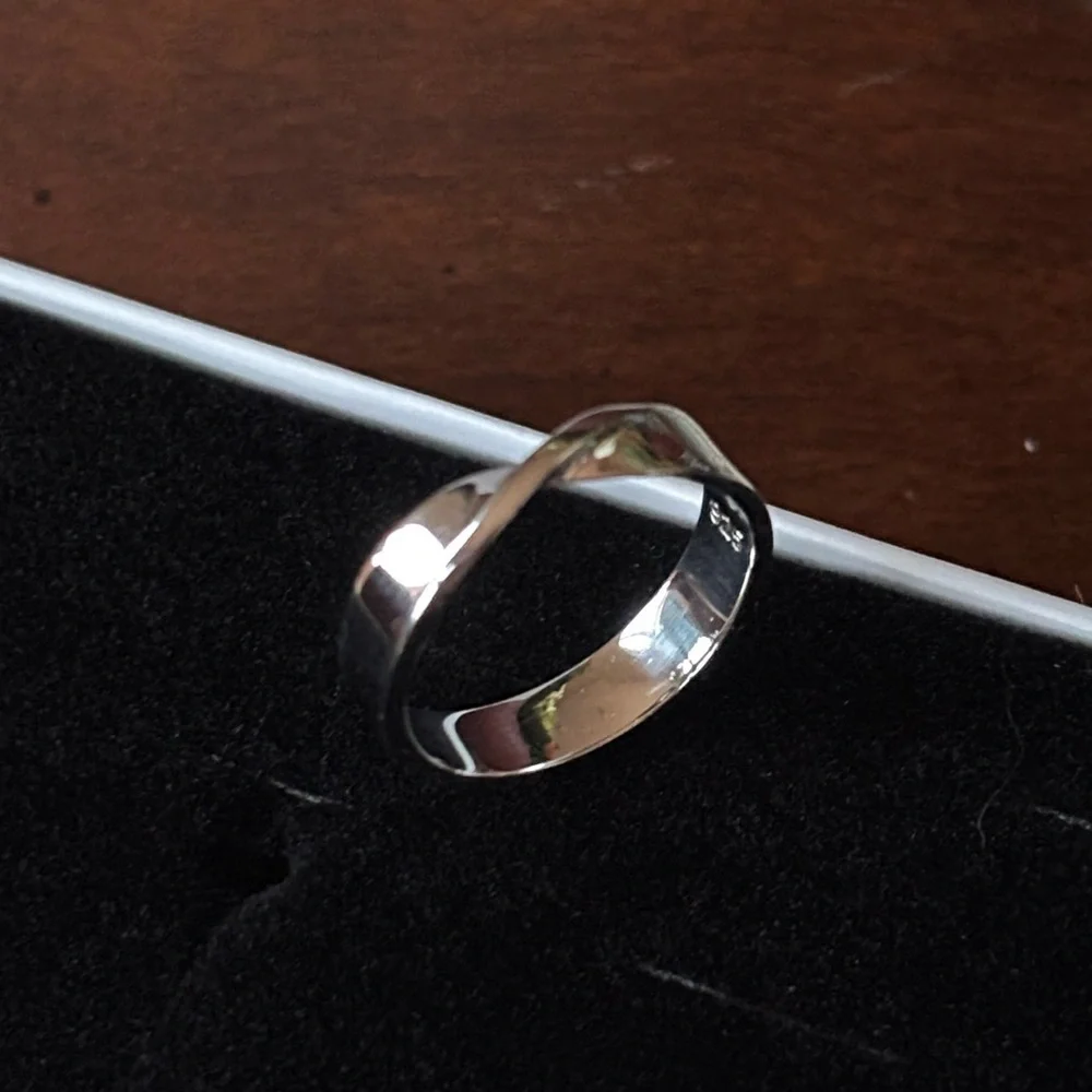 Brand New Sterling Silver 925 Mobius Band Ring Wedding Men's Polished Jewelry